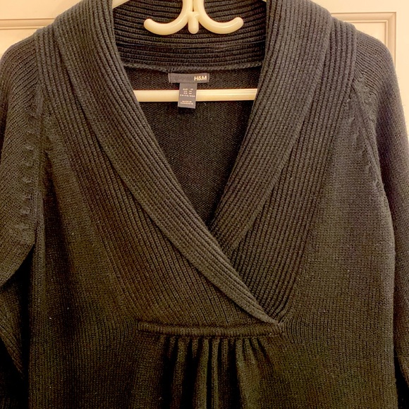 H&M. Soft knit black dress. medium. Very comfortable. Worn a few times only. - Picture 3 of 6